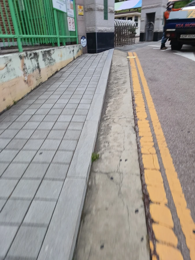 경기광주 주차장 입구 화강석 버너구이 시공 - 사진4