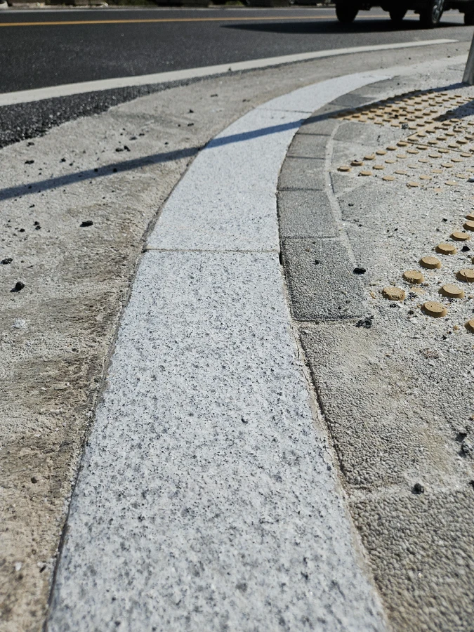 성남 보도 화강석 마감 버너구이 시공 - 사진5